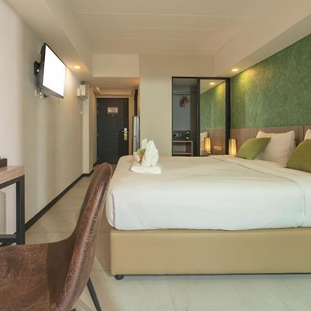 The Home Hotel Sha Bangkok Bagian luar foto